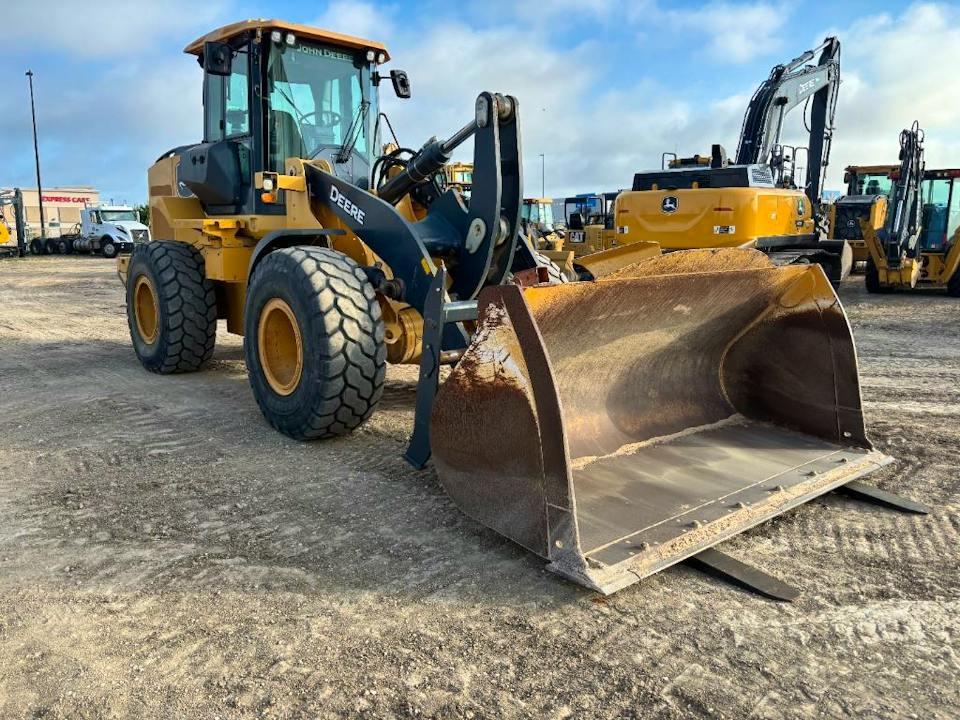 John Deere 624L