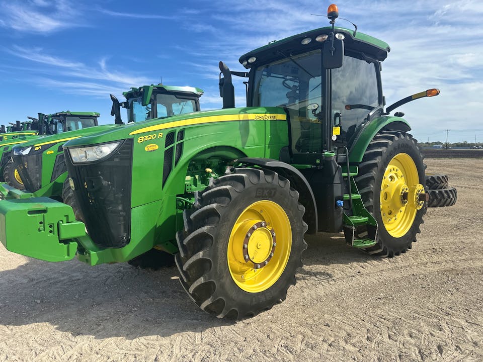 John Deere 8320R