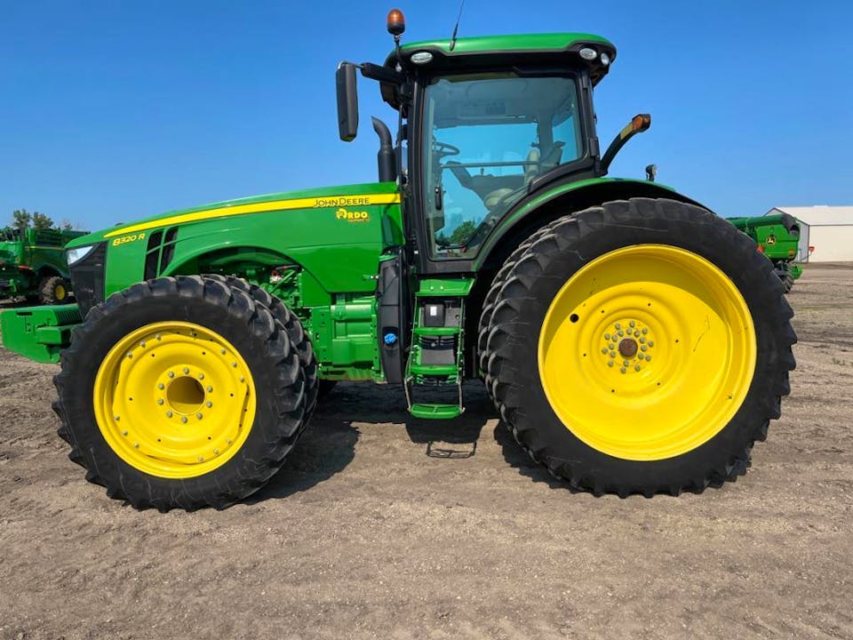John Deere 8320R