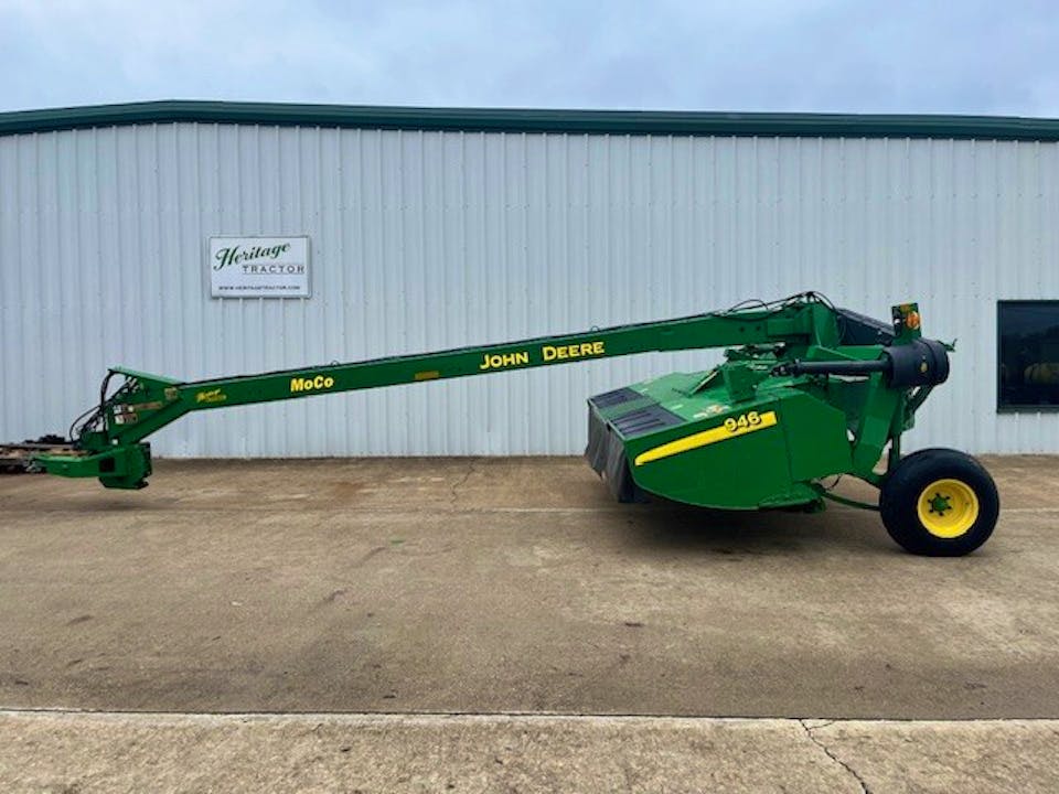John Deere 946