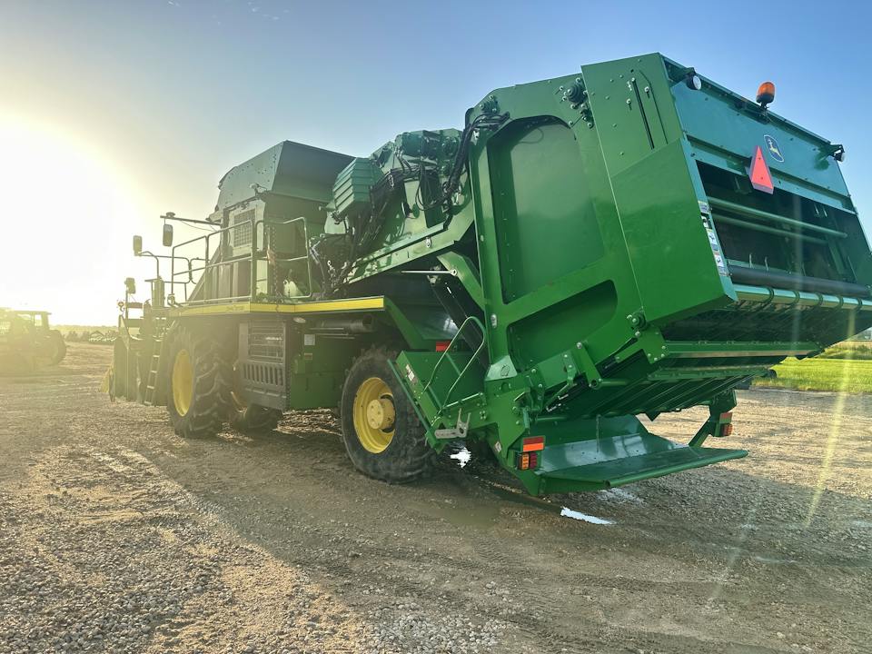 John Deere CP690