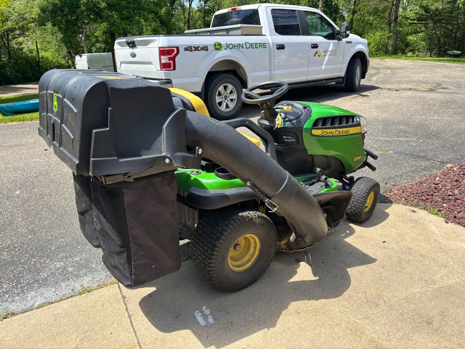 John Deere E130