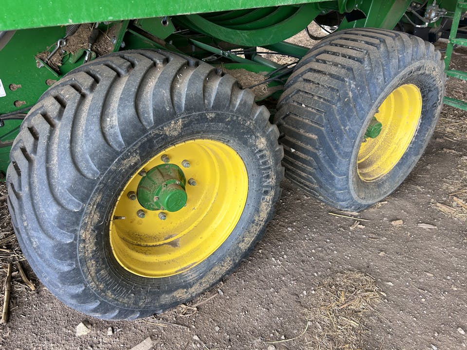 John Deere L341
