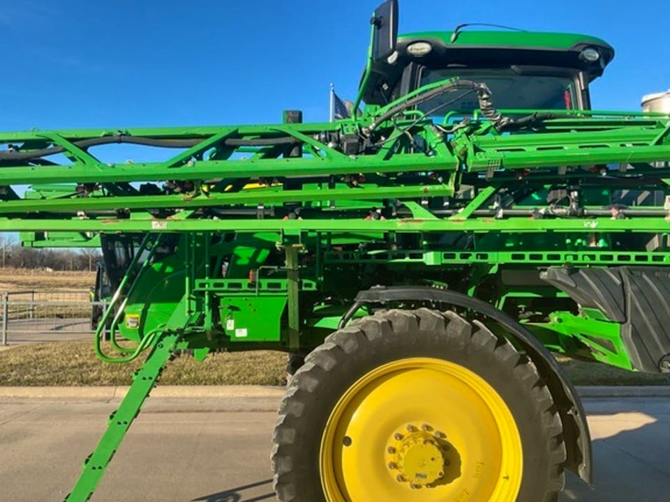 John Deere R4038