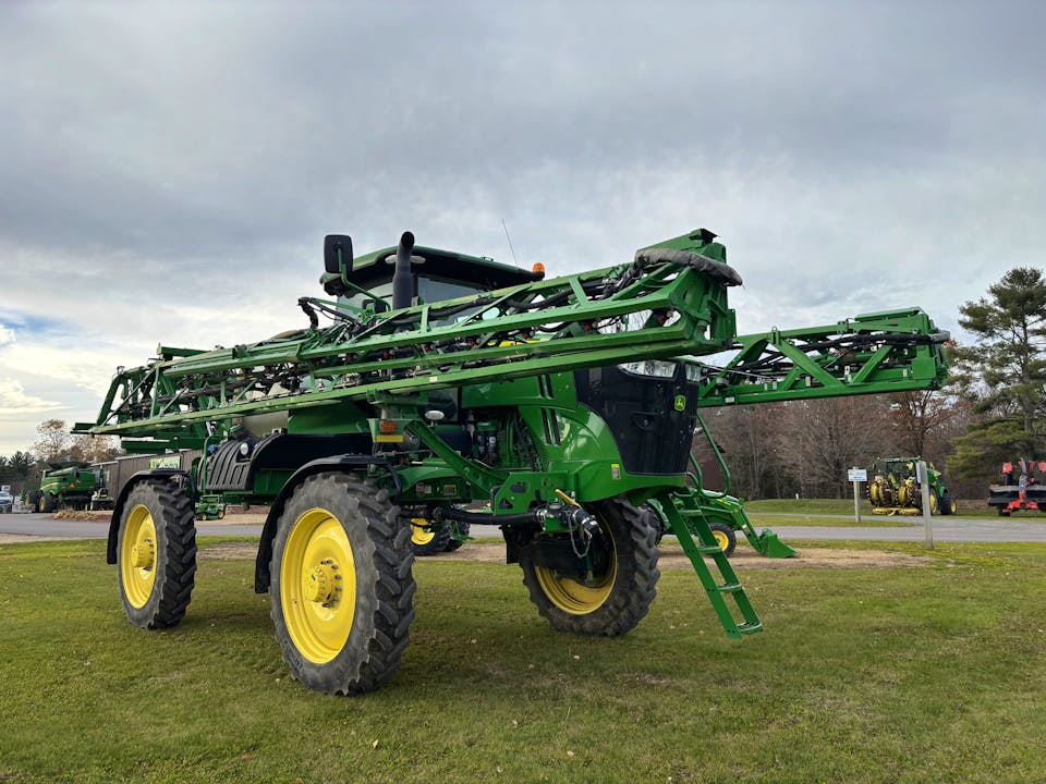 John Deere R4038