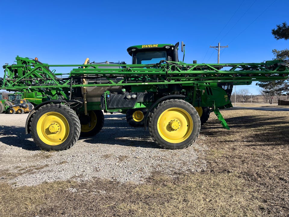 John Deere R4038