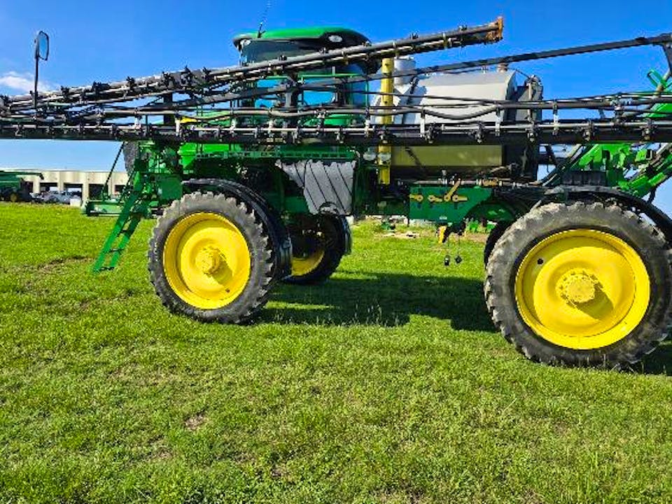 John Deere R4038