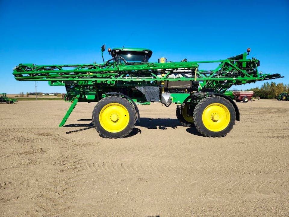 John Deere R4038