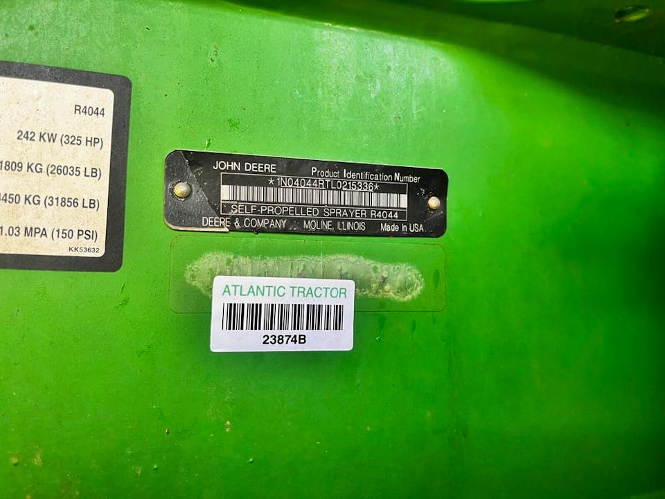 John Deere R4044