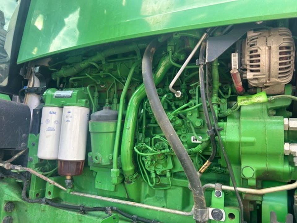 John Deere R4044