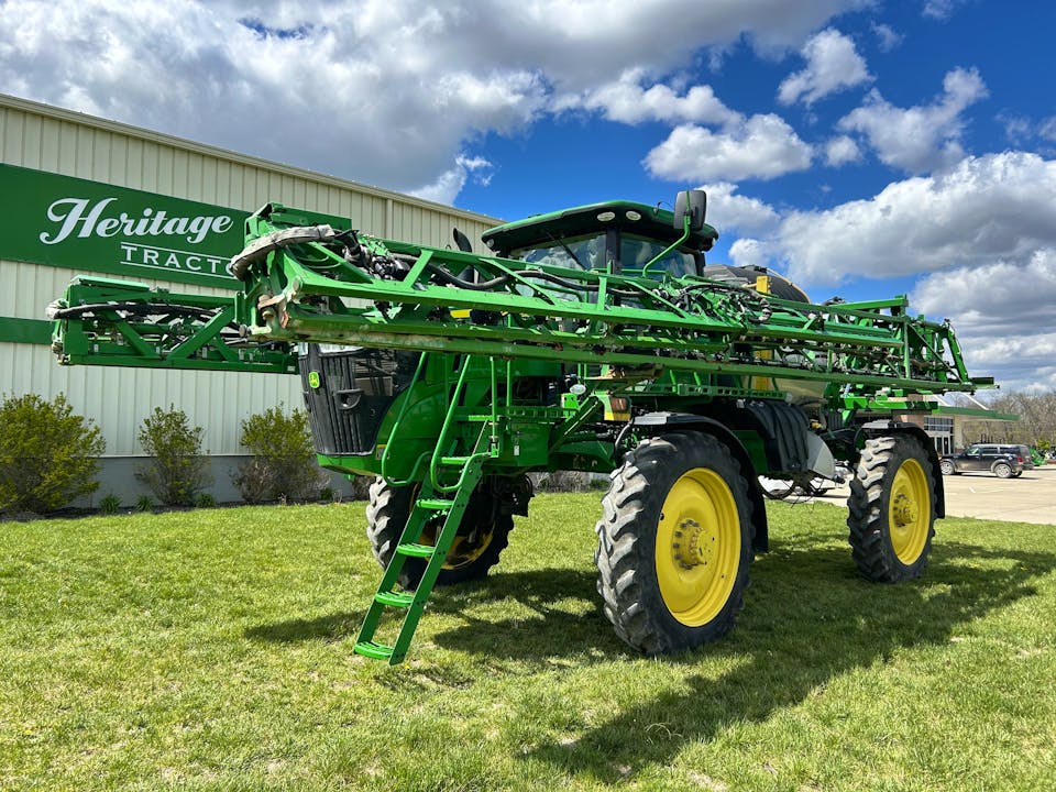 John Deere R4044