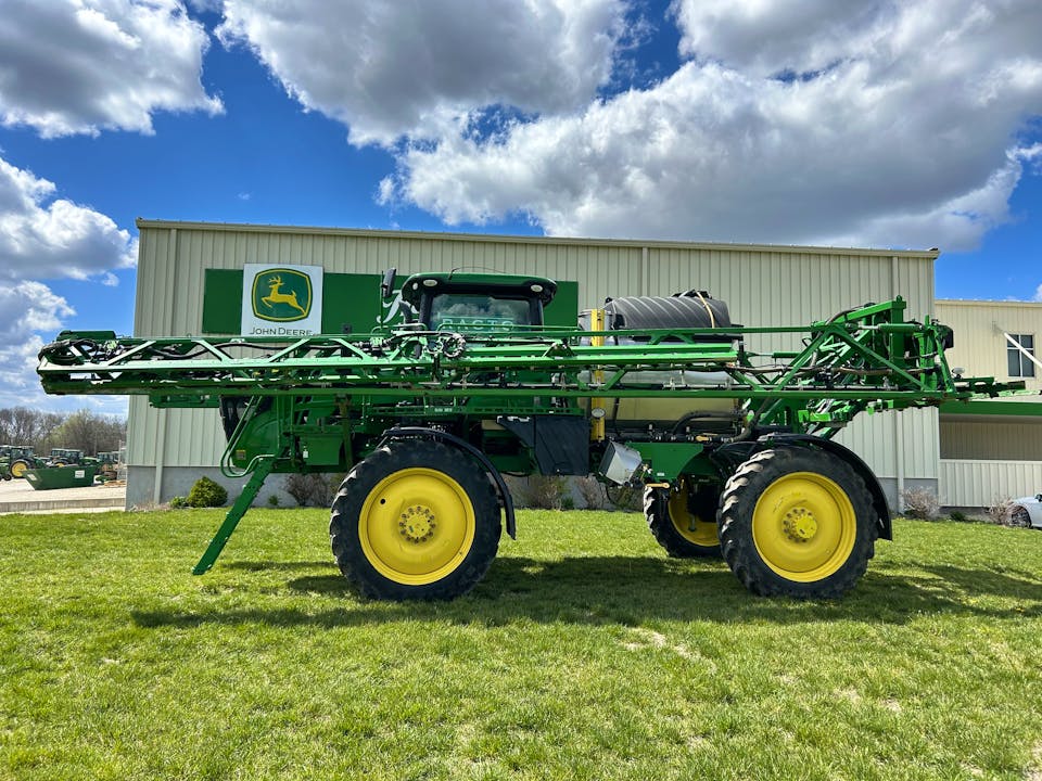 John Deere R4044