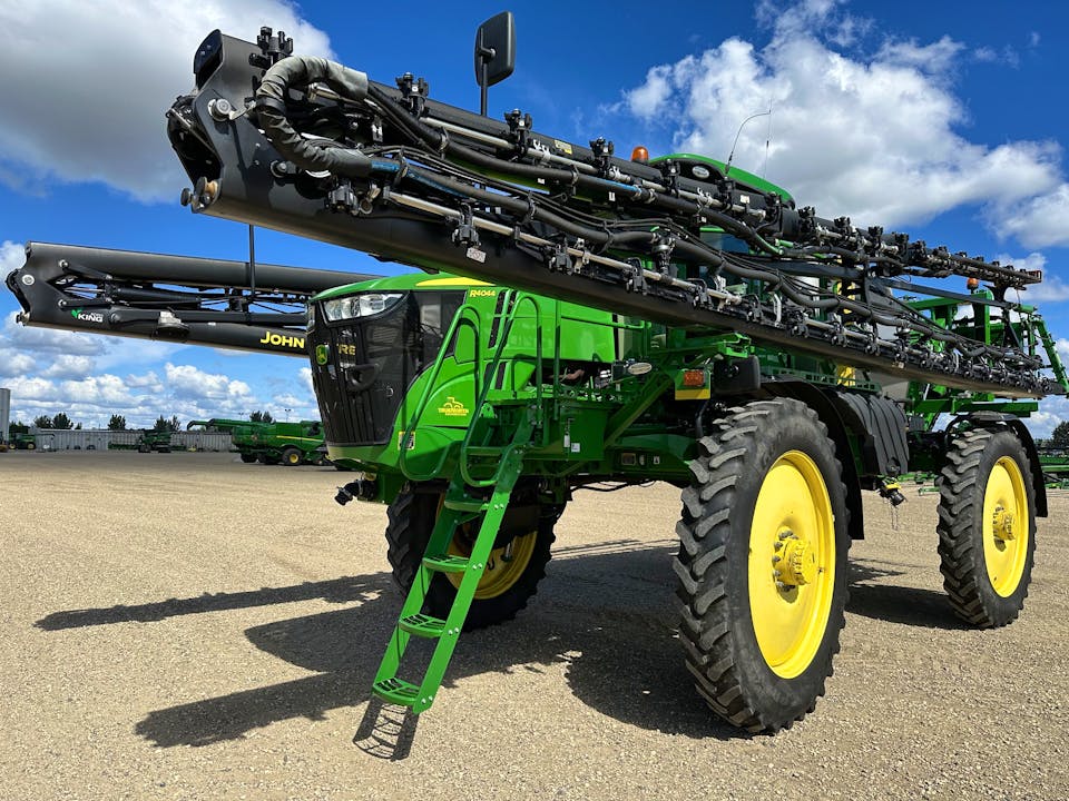 John Deere R4044