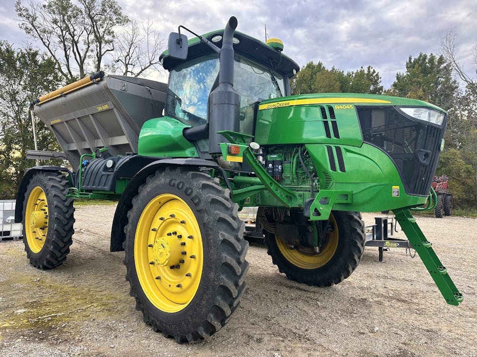 John Deere R4045