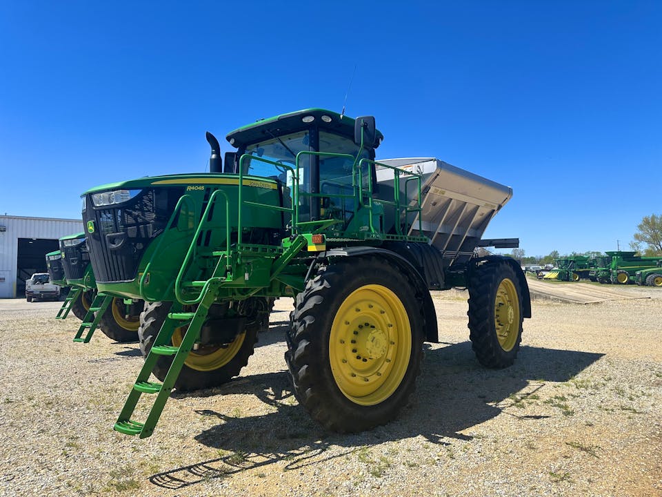 John Deere R4045