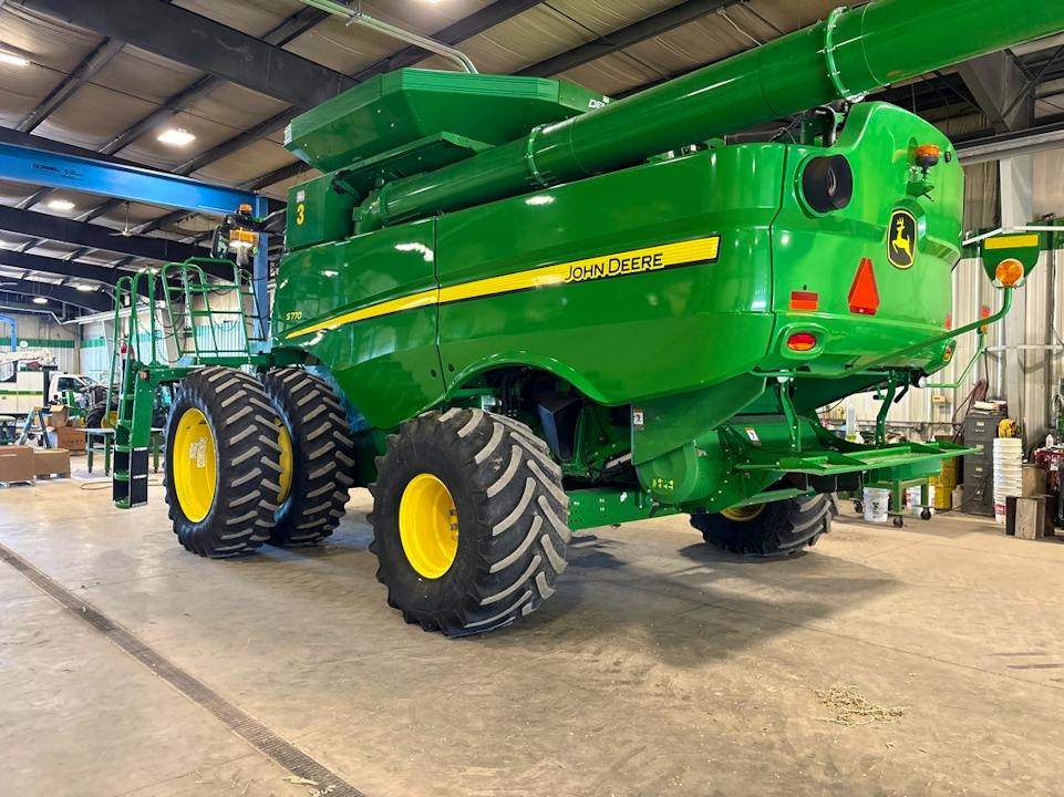 John Deere S770