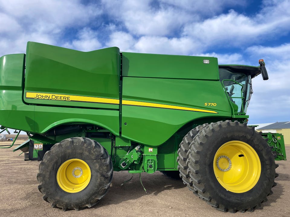 John Deere S770