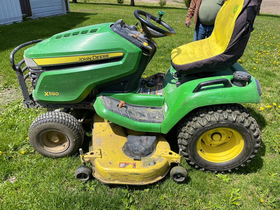 John Deere X590