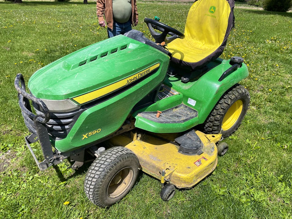 John Deere X590