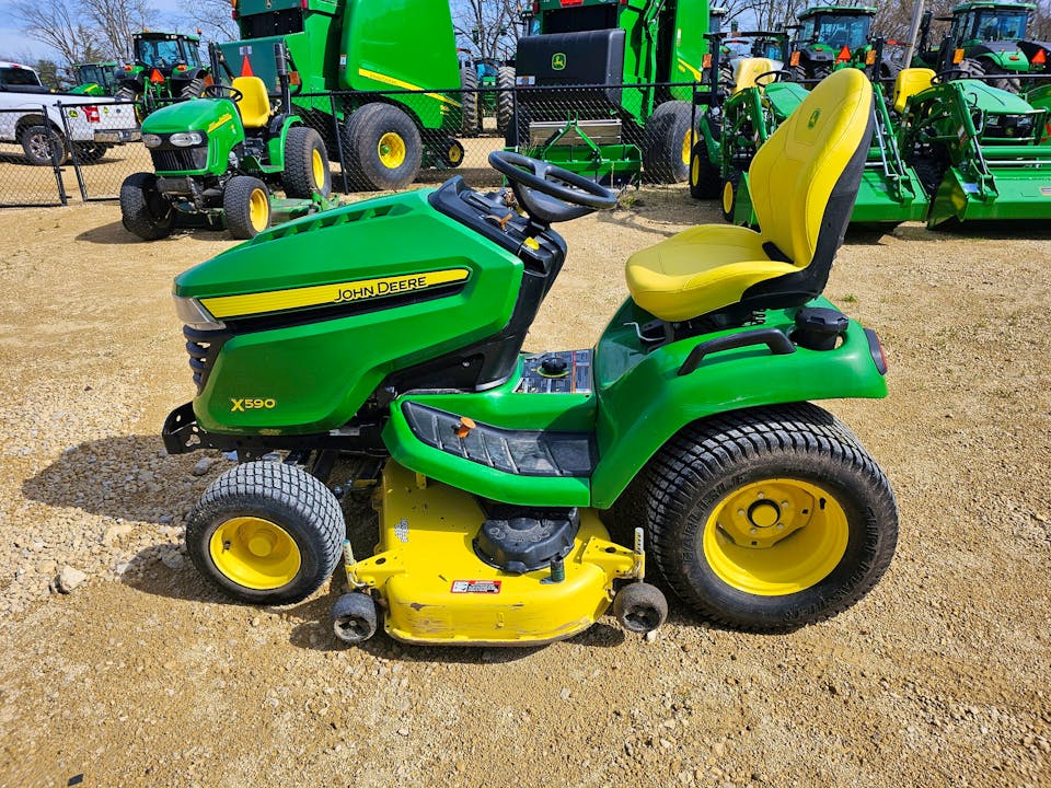 John Deere X590