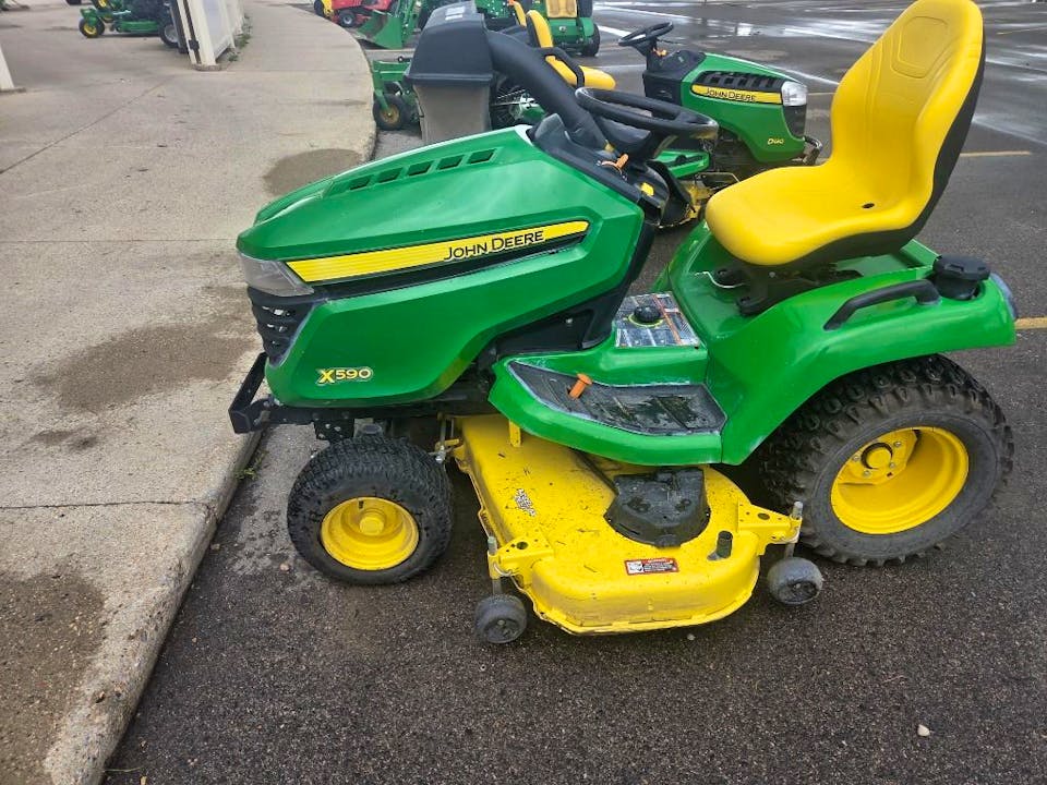 John Deere X590
