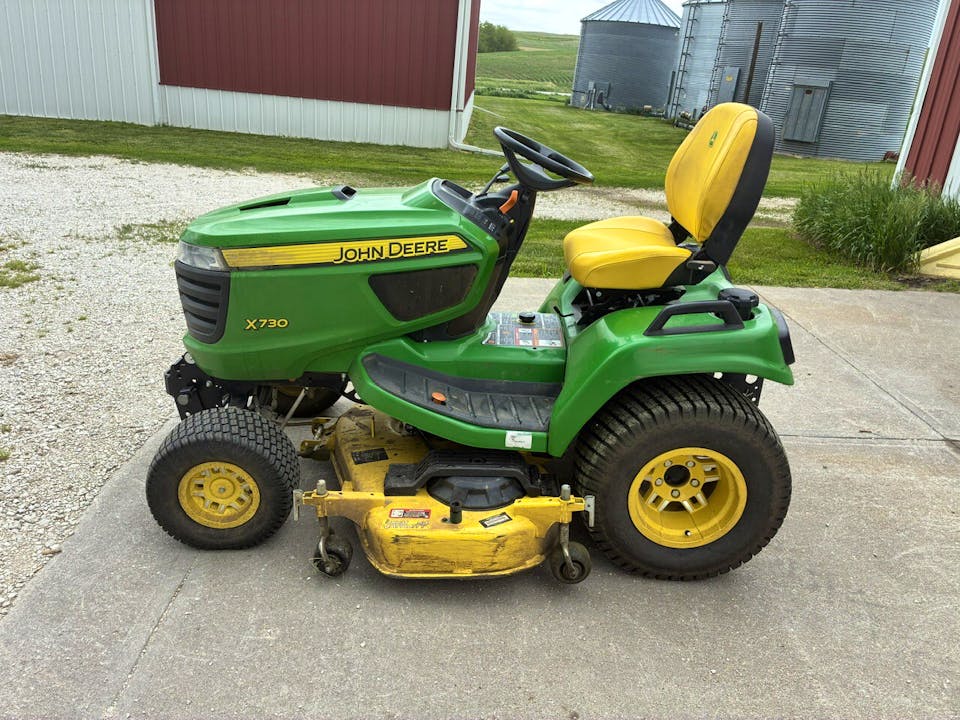John Deere X730