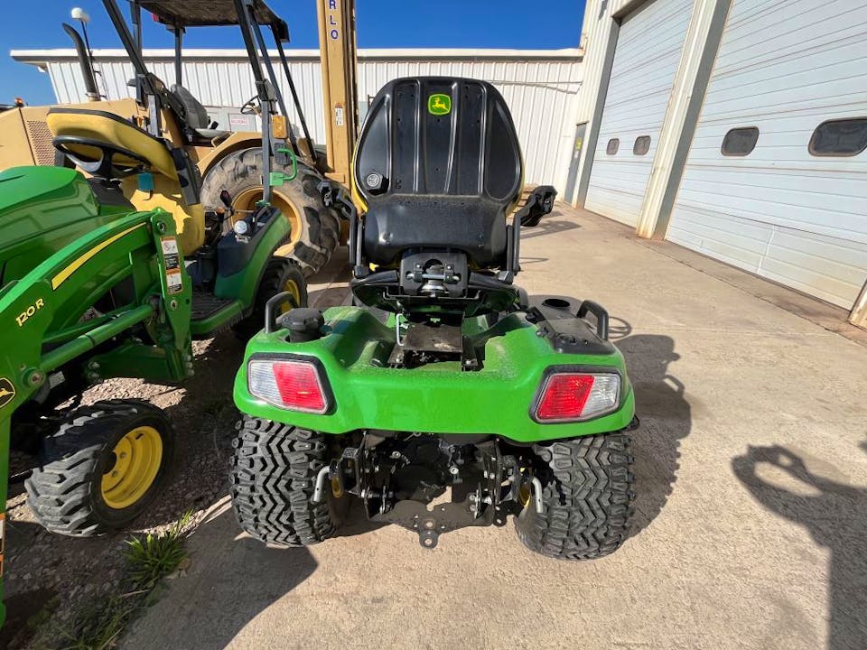 John Deere X738
