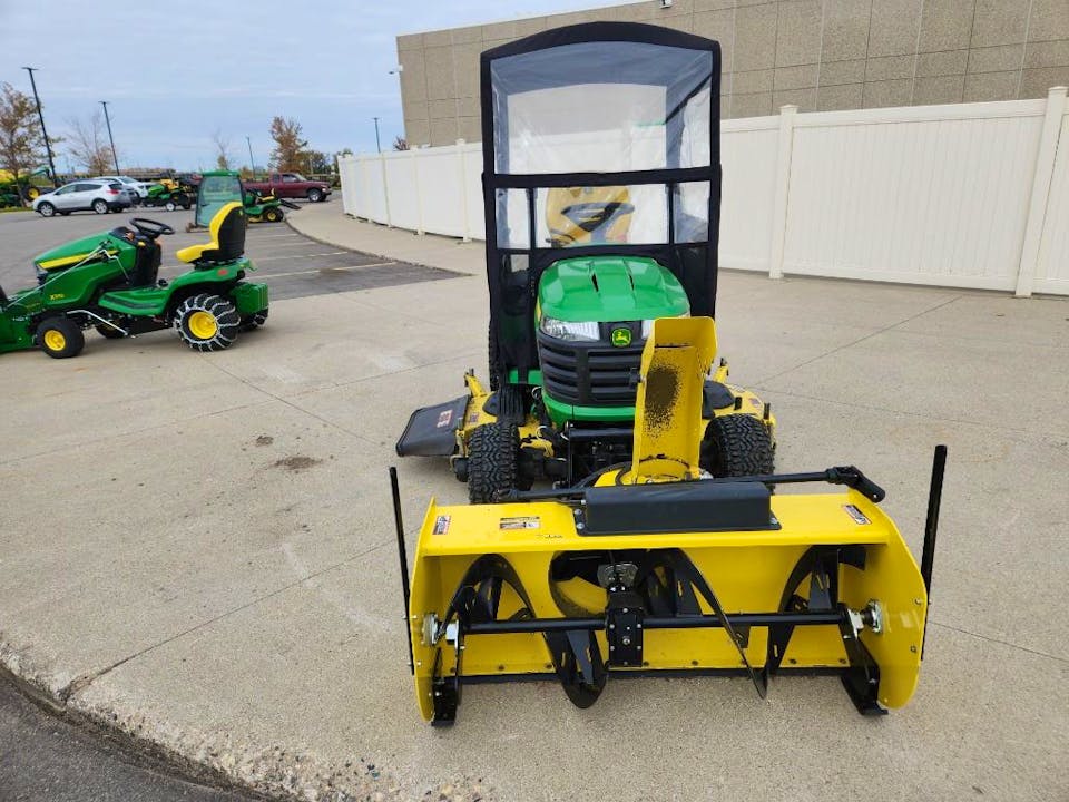 John Deere X738