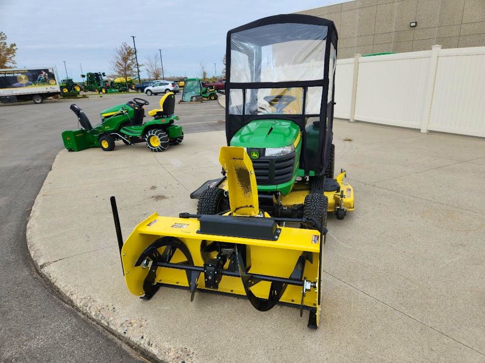 John Deere X738