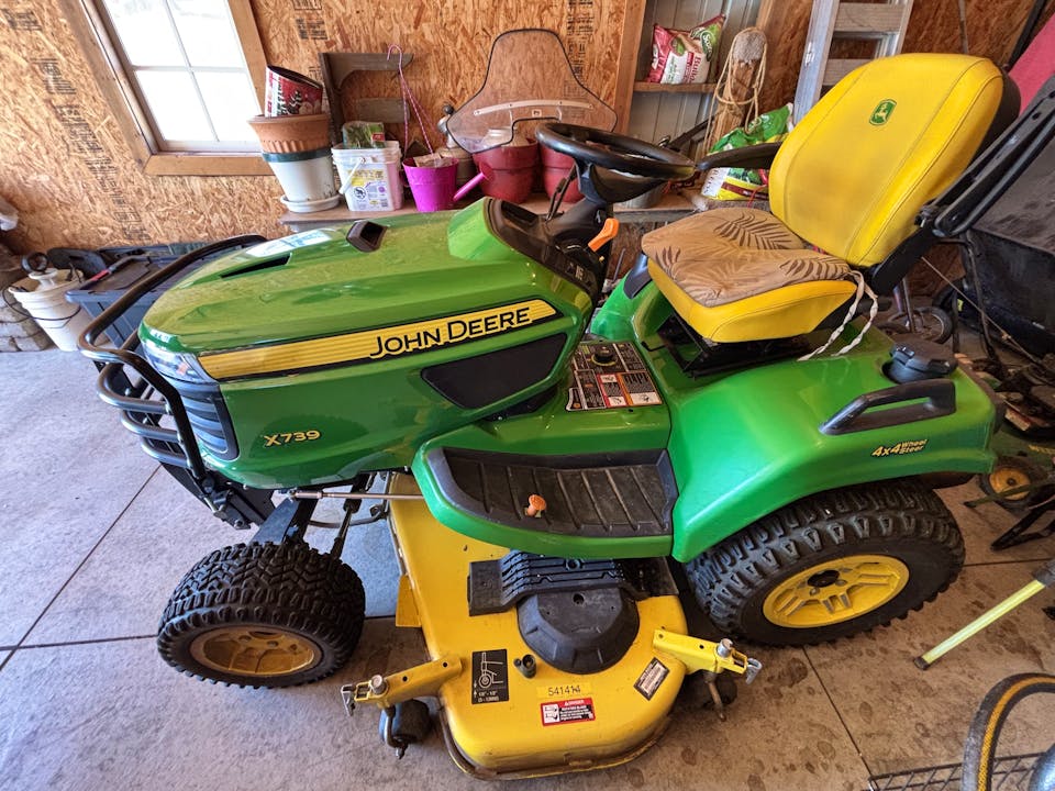 John Deere X739