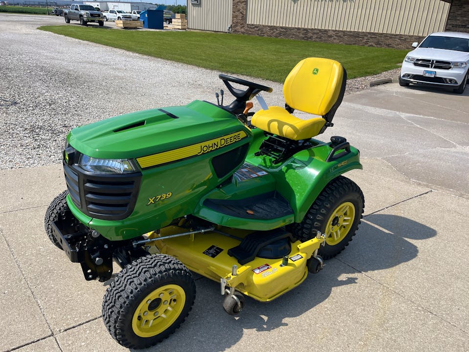 John Deere X739
