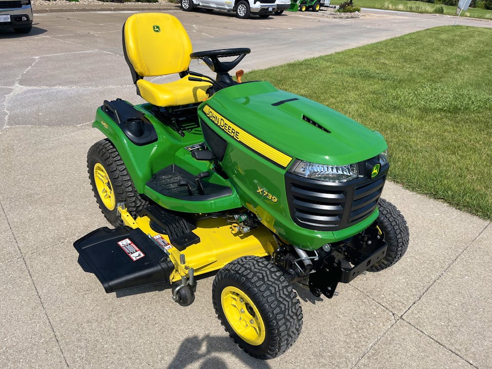 John Deere X739