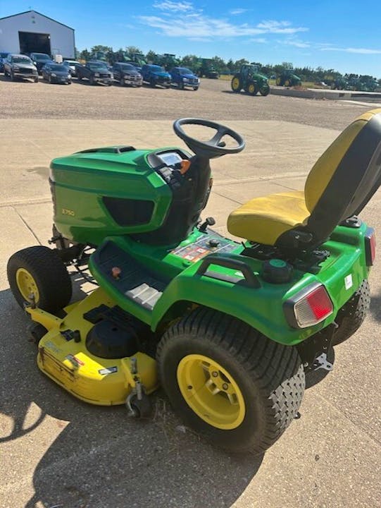 John Deere X750