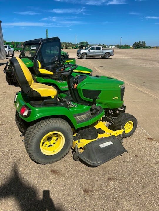 John Deere X750