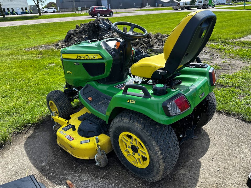 John Deere X754