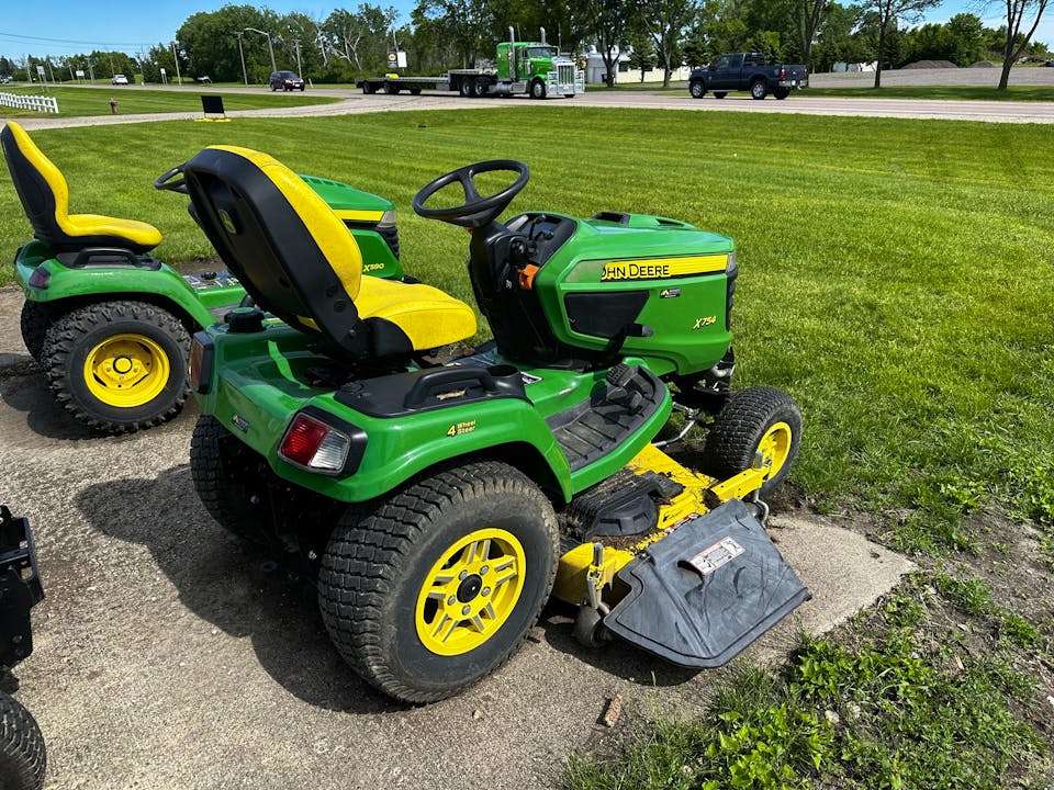 John Deere X754