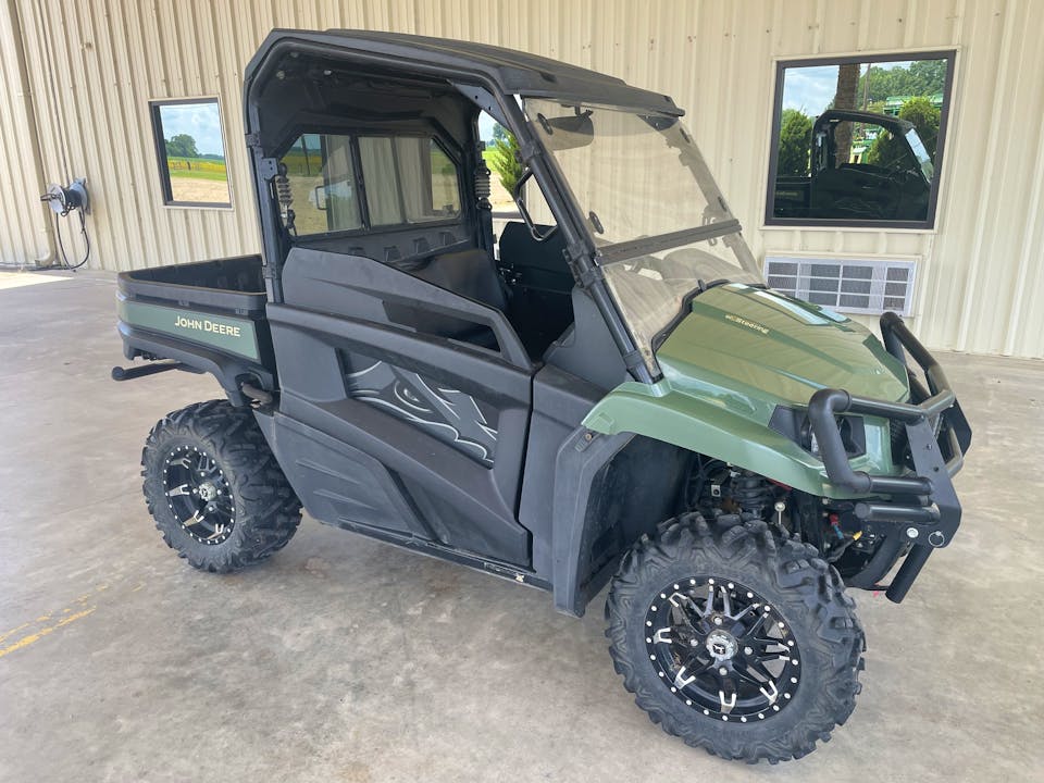 John Deere XUV590M