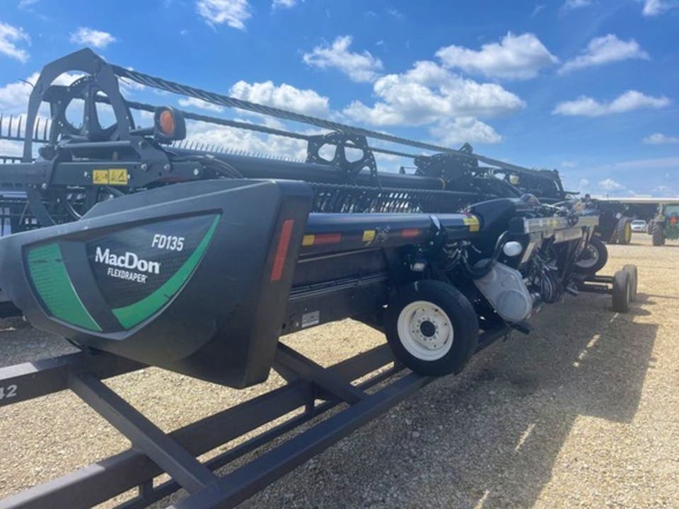 MacDon FD135