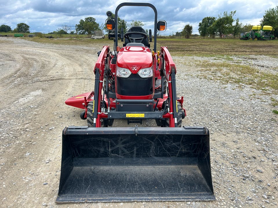 Massey Ferguson GC1725M
