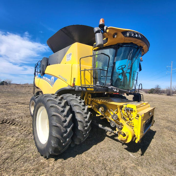 NEW HOLLAND CR890