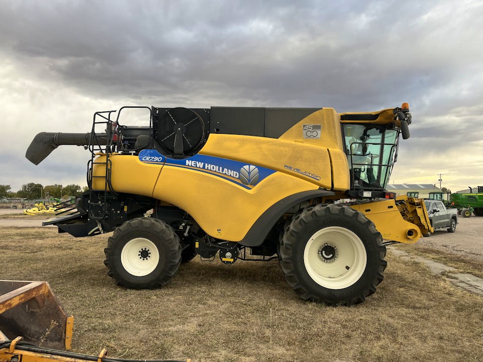 New Holland CR7.90