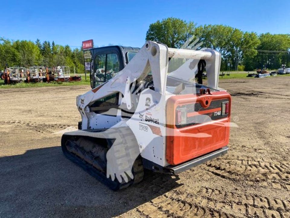 Bobcat T740