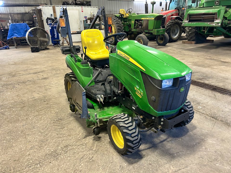 John Deere 1023E