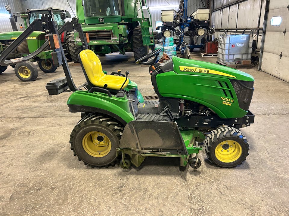 John Deere 1023E