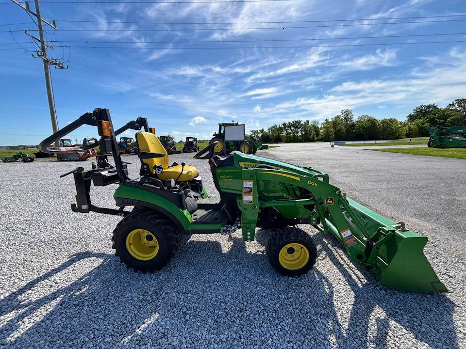 John Deere 1025R