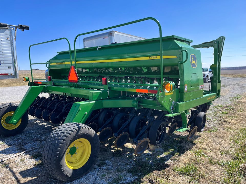 John Deere 1590