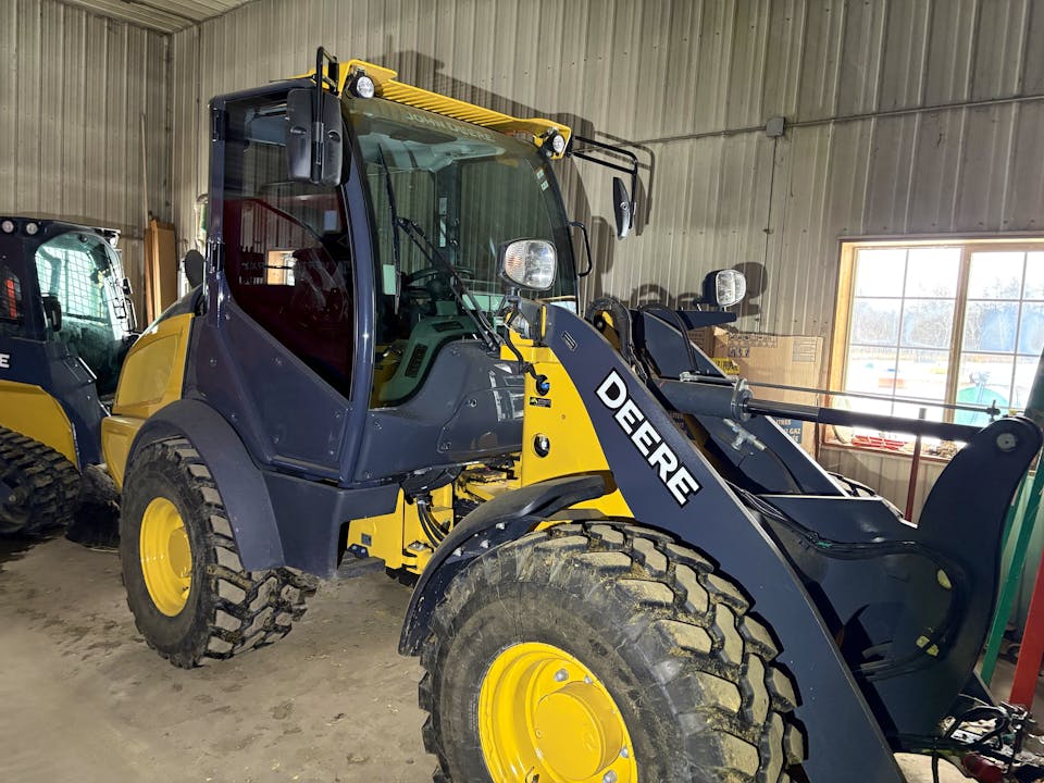 John Deere 204L