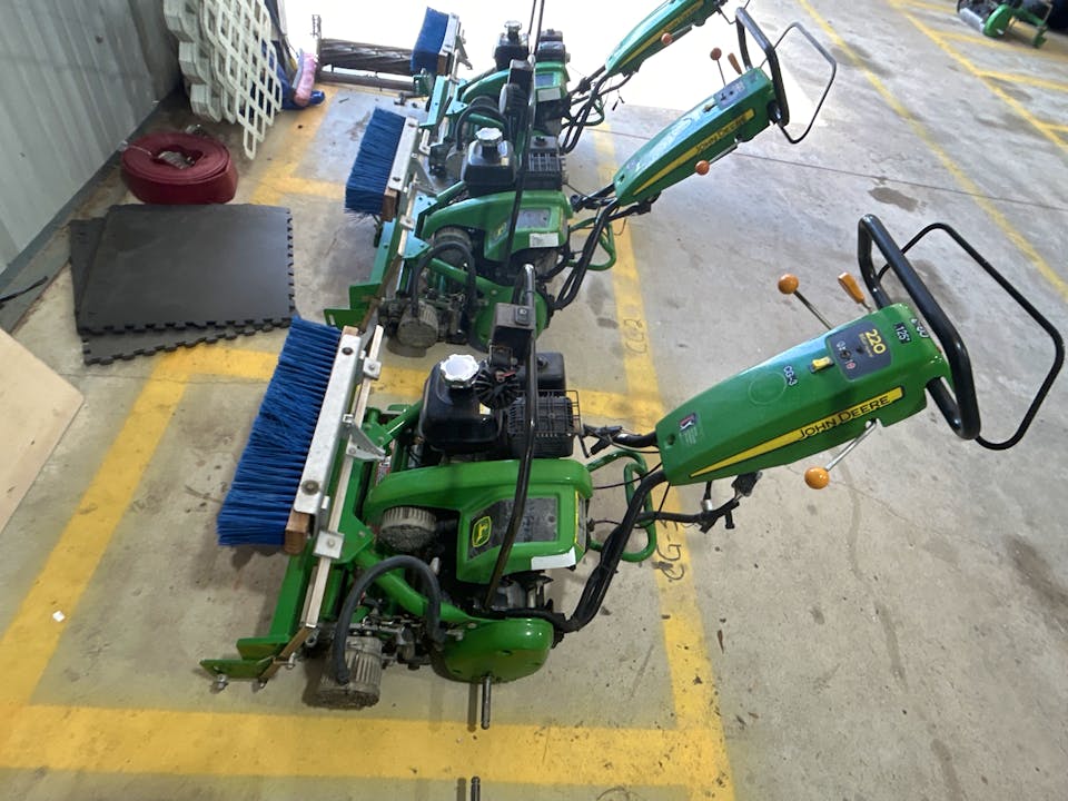 John Deere 220E