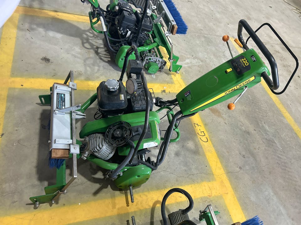 John Deere 220E