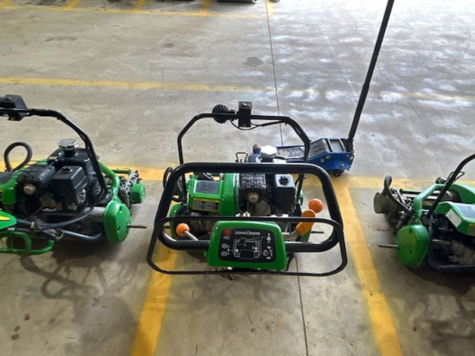 John Deere 220E